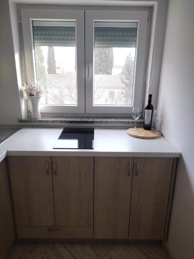 Three Lions Apartment Number 2 Пула Экстерьер фото