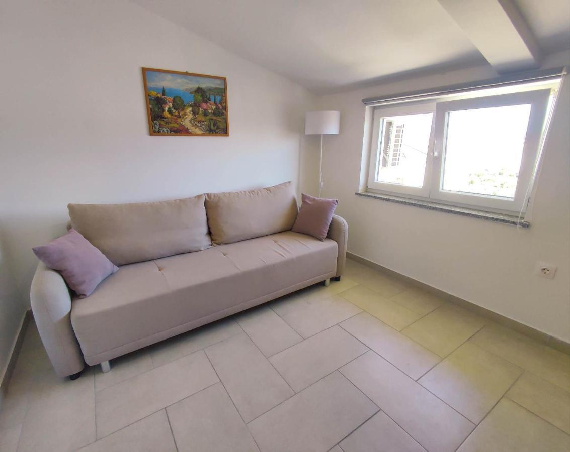 Three Lions Apartment Number 2 Пула Экстерьер фото